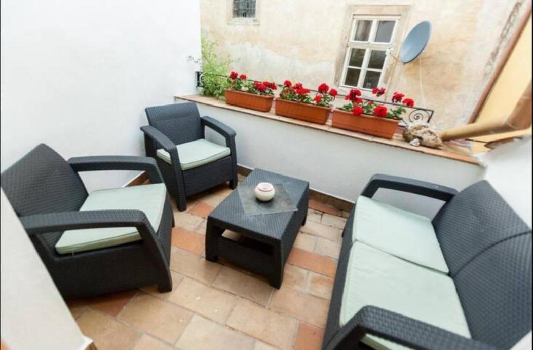 Zmrzlinovy Domecek Apartment Mikulov Bagian luar foto