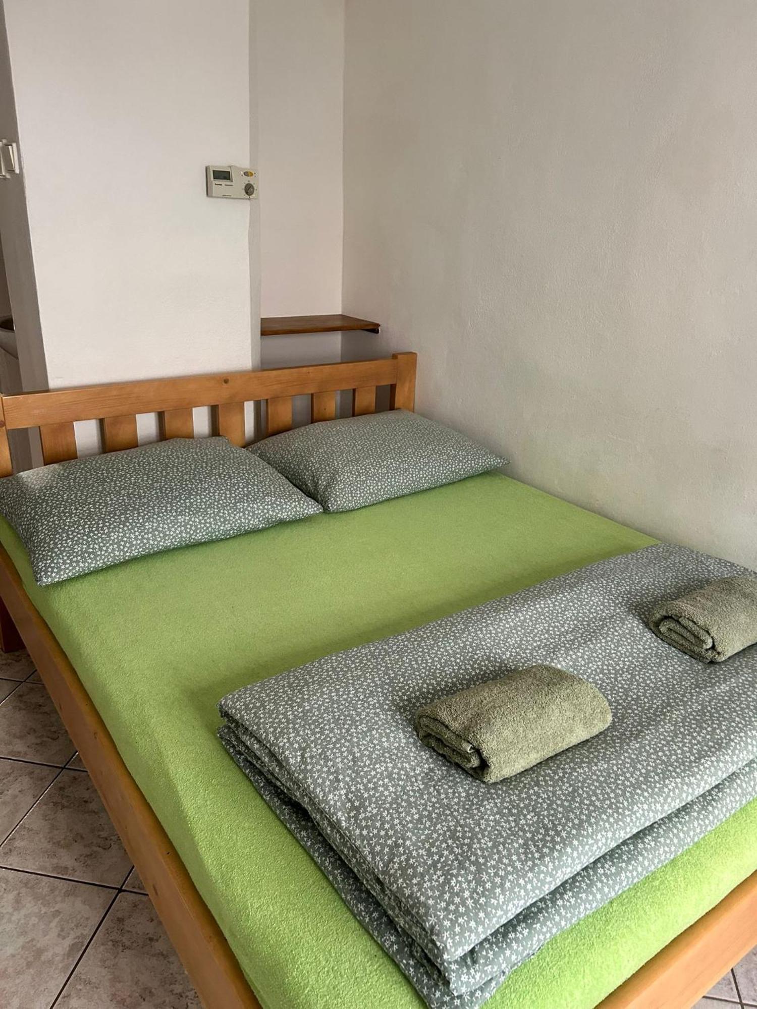Zmrzlinovy Domecek Apartment Mikulov Bagian luar foto